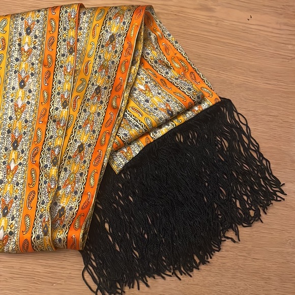 UNIQUE SCARF - Picture 3 of 3